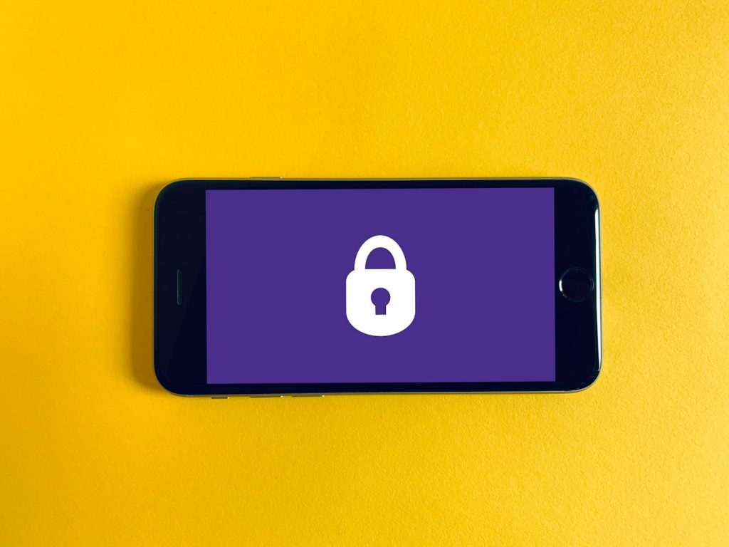 Smartphone padlock illustration for the Winbox login safety article